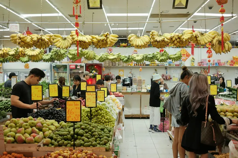 果物の並ぶ市場